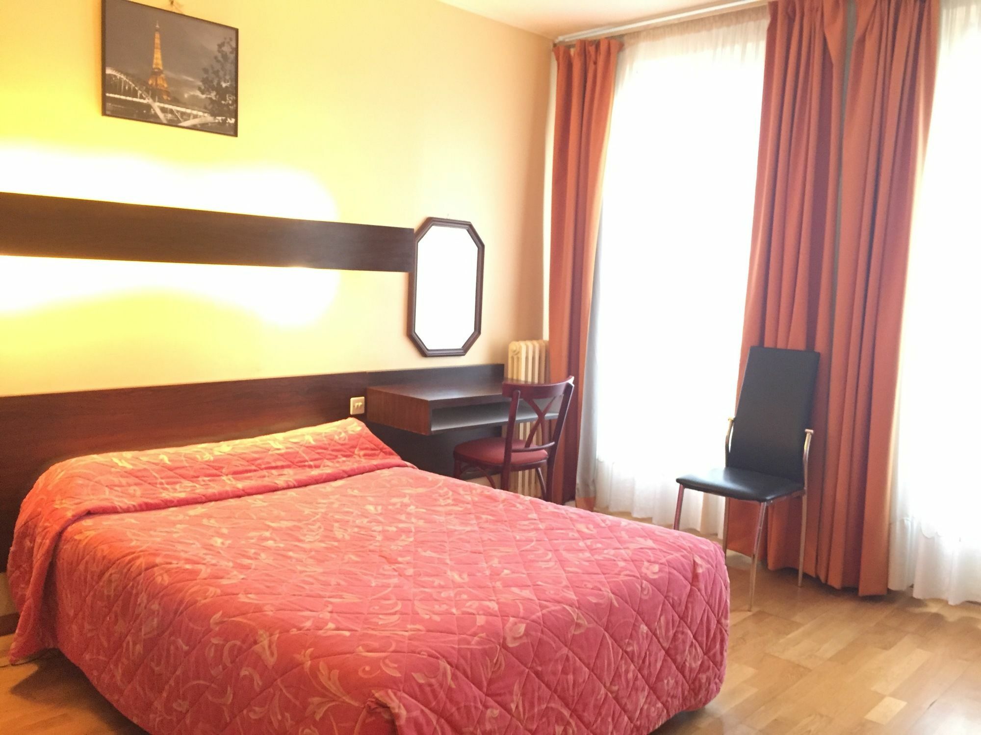 Hotel Des Pyrenees - Entre Bastille Et Nation Paris Exteriör bild