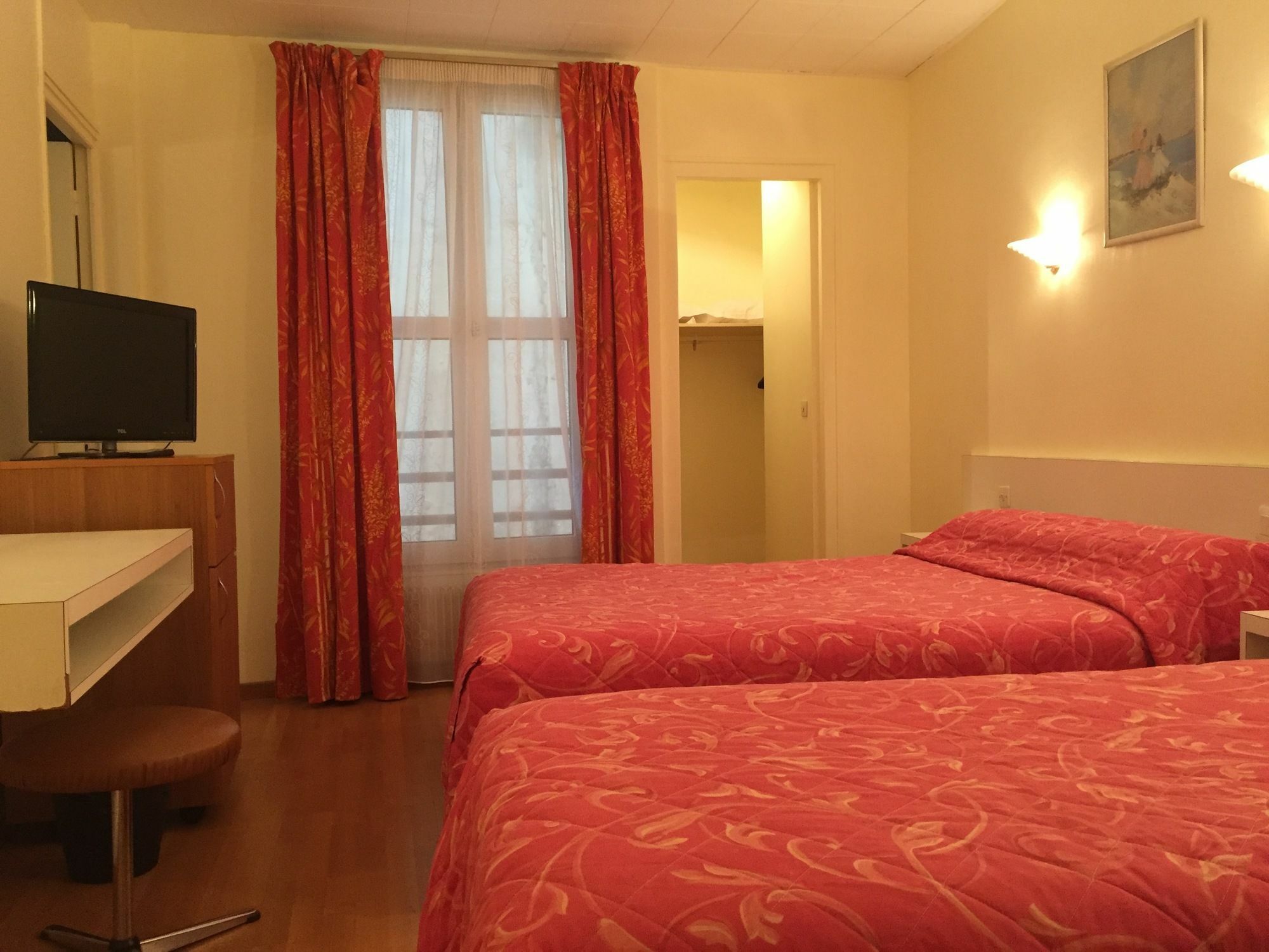 Hotel Des Pyrenees - Entre Bastille Et Nation Paris Exteriör bild